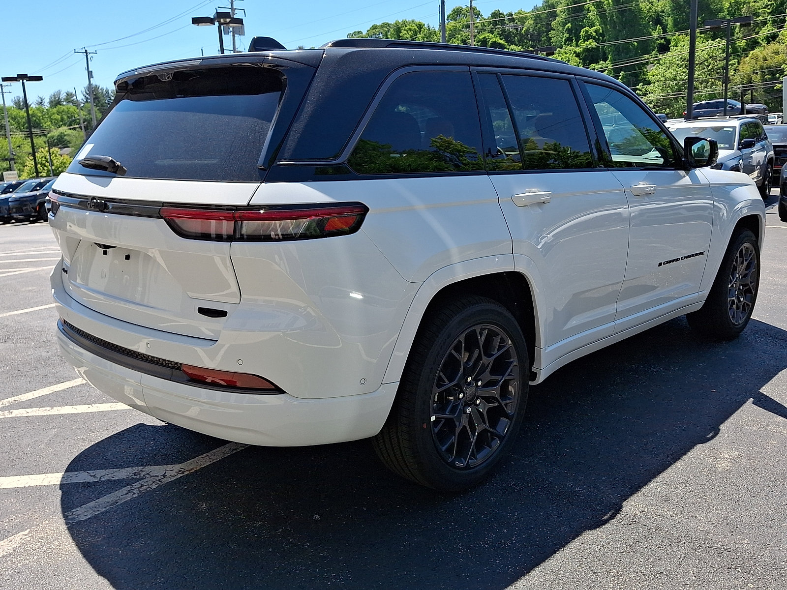 New 2026 Jeep Grand Cherokee Summit w/ Obsidian Package AWD/4WD image 3