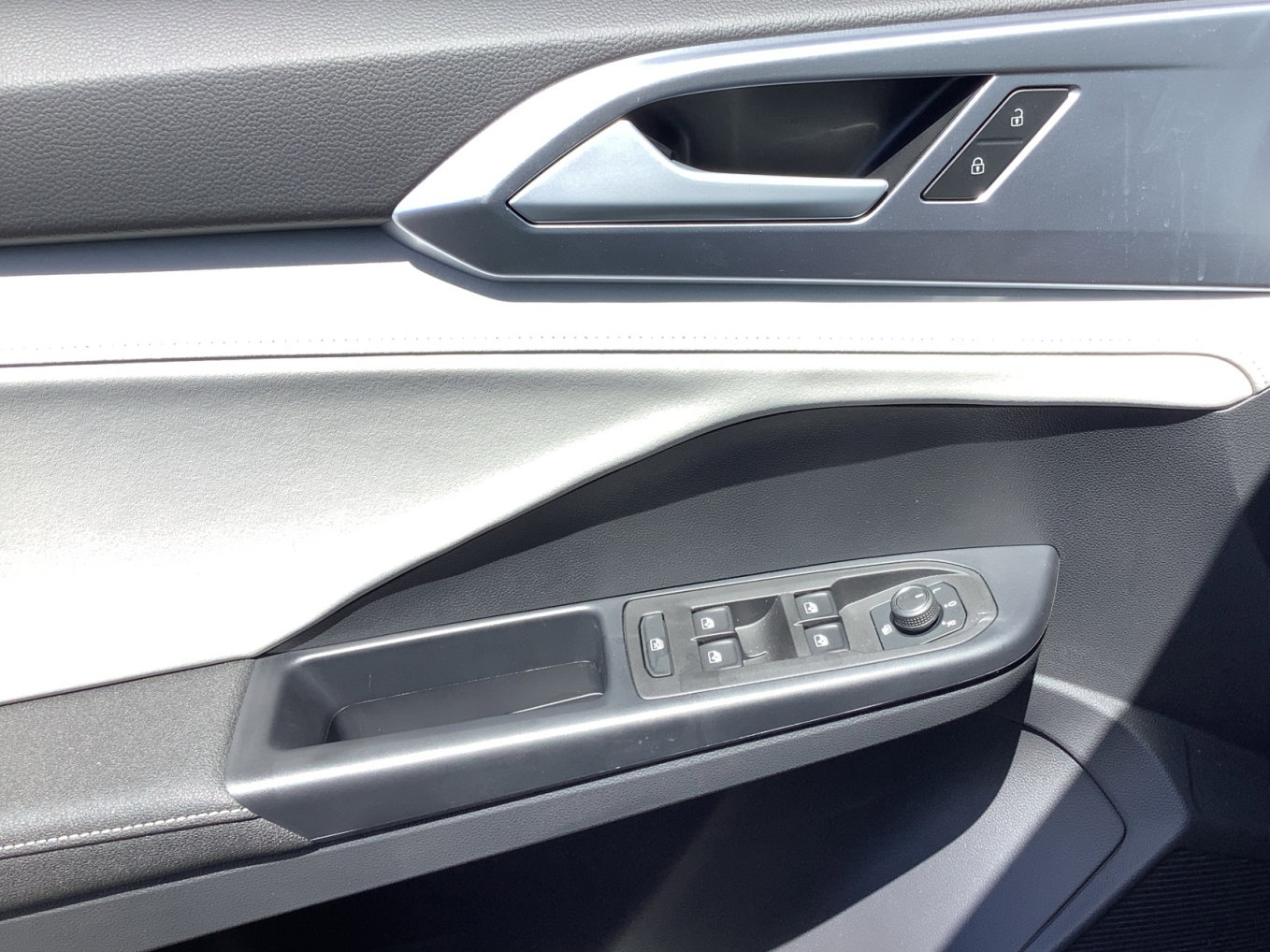 New 2026 Volkswagen Taos SE image 28