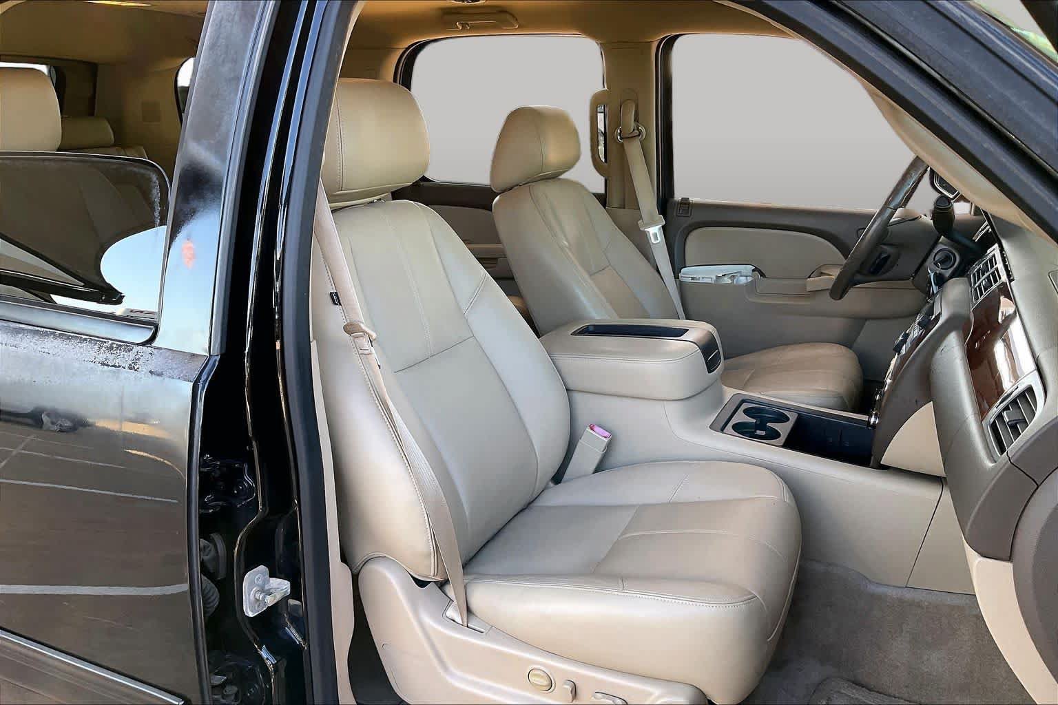 Used 2013 Chevrolet Tahoe LT w/ Luxury Package AWD/4WD image 10