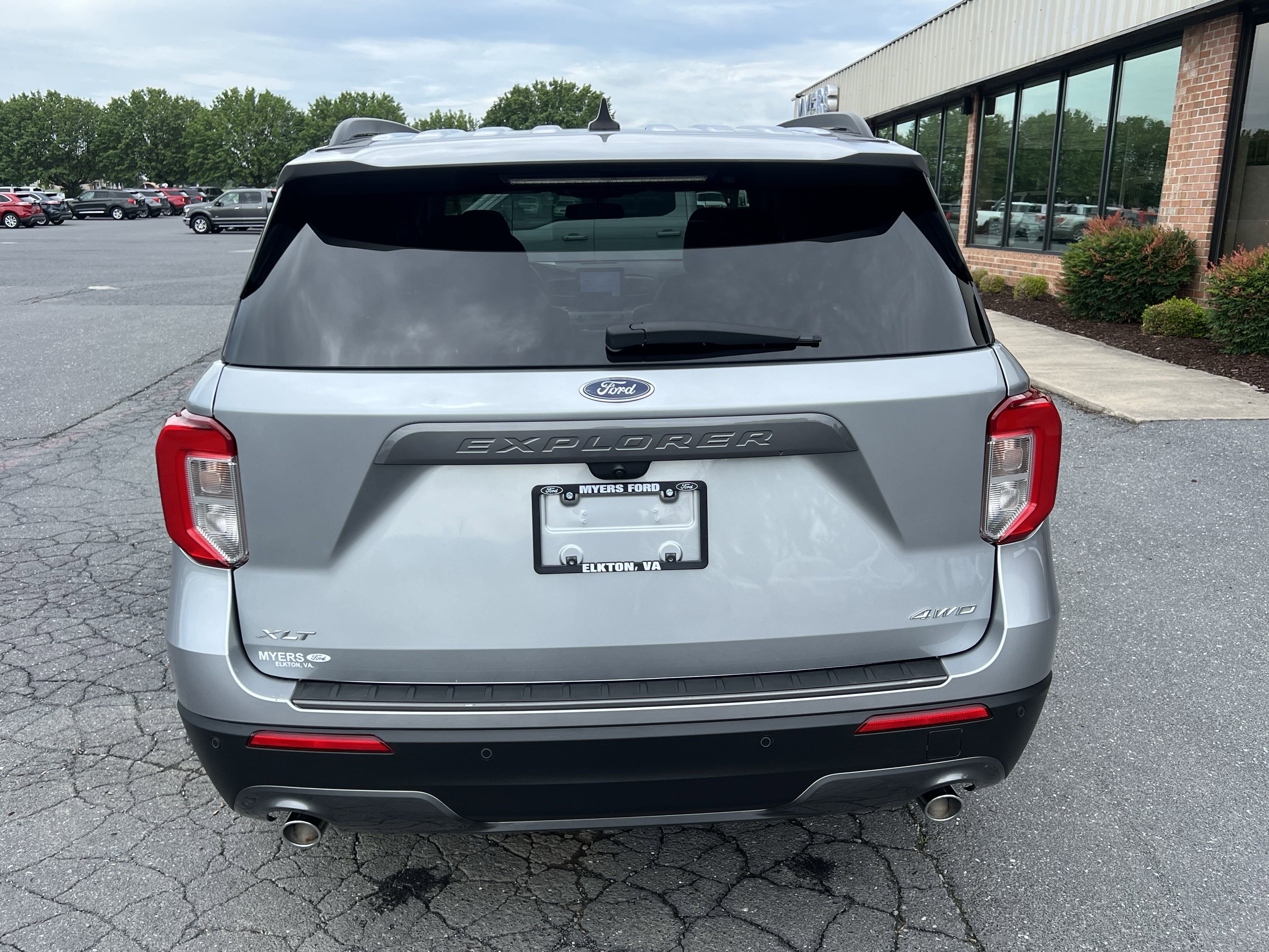 Used 2023 Ford Explorer XLT w/ Equipment Group 202A image 7