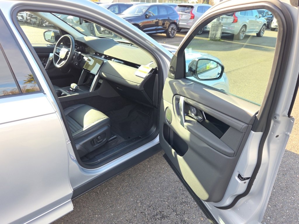 New 2025 Land Rover Discovery Sport S image 19