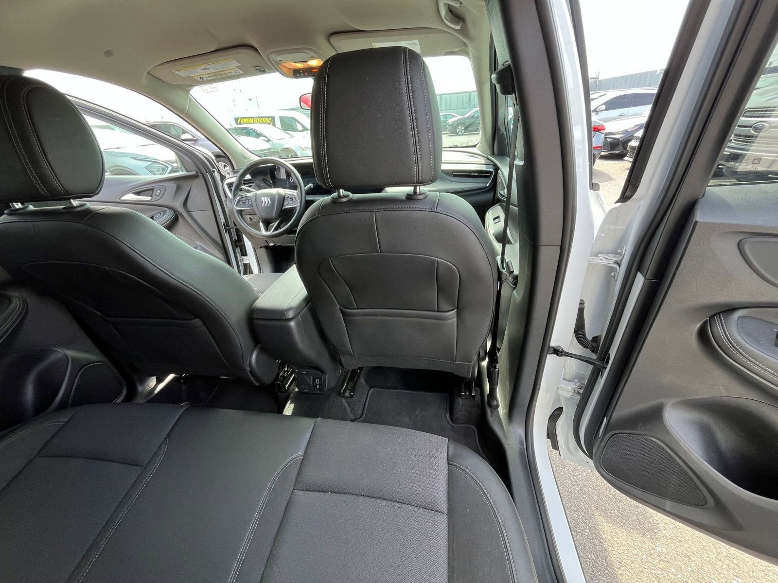 Used 2025 Buick Encore GX Preferred image 38