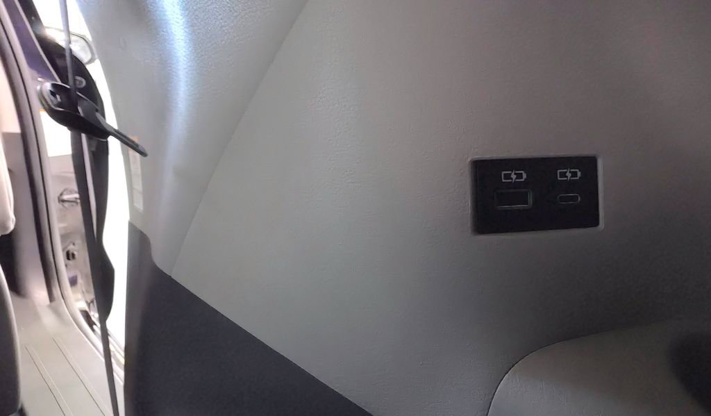 Used 2024 Toyota Sienna XLE image 63