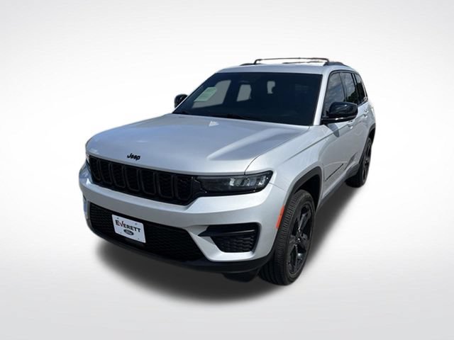 Used 2024 Jeep Grand Cherokee Altitude AWD/4WD image 3