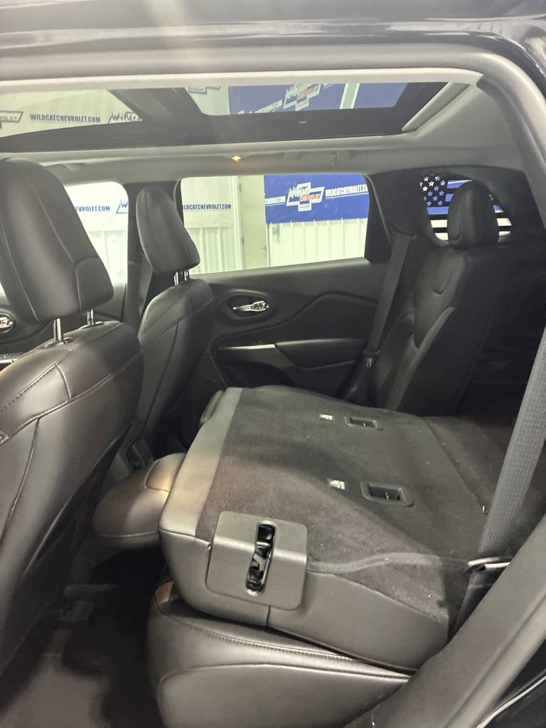 Used 2021 Jeep Cherokee Limited AWD/4WD image 38