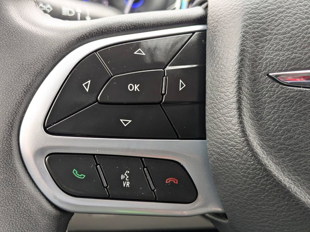 Used 2023 Chrysler Pacifica Limited image 18