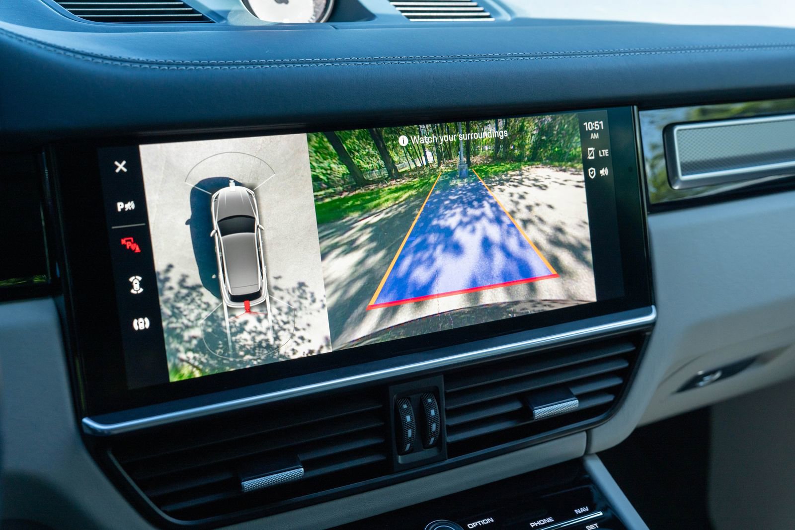 Certified 2023 Porsche Cayenne Platinum Edition image 29