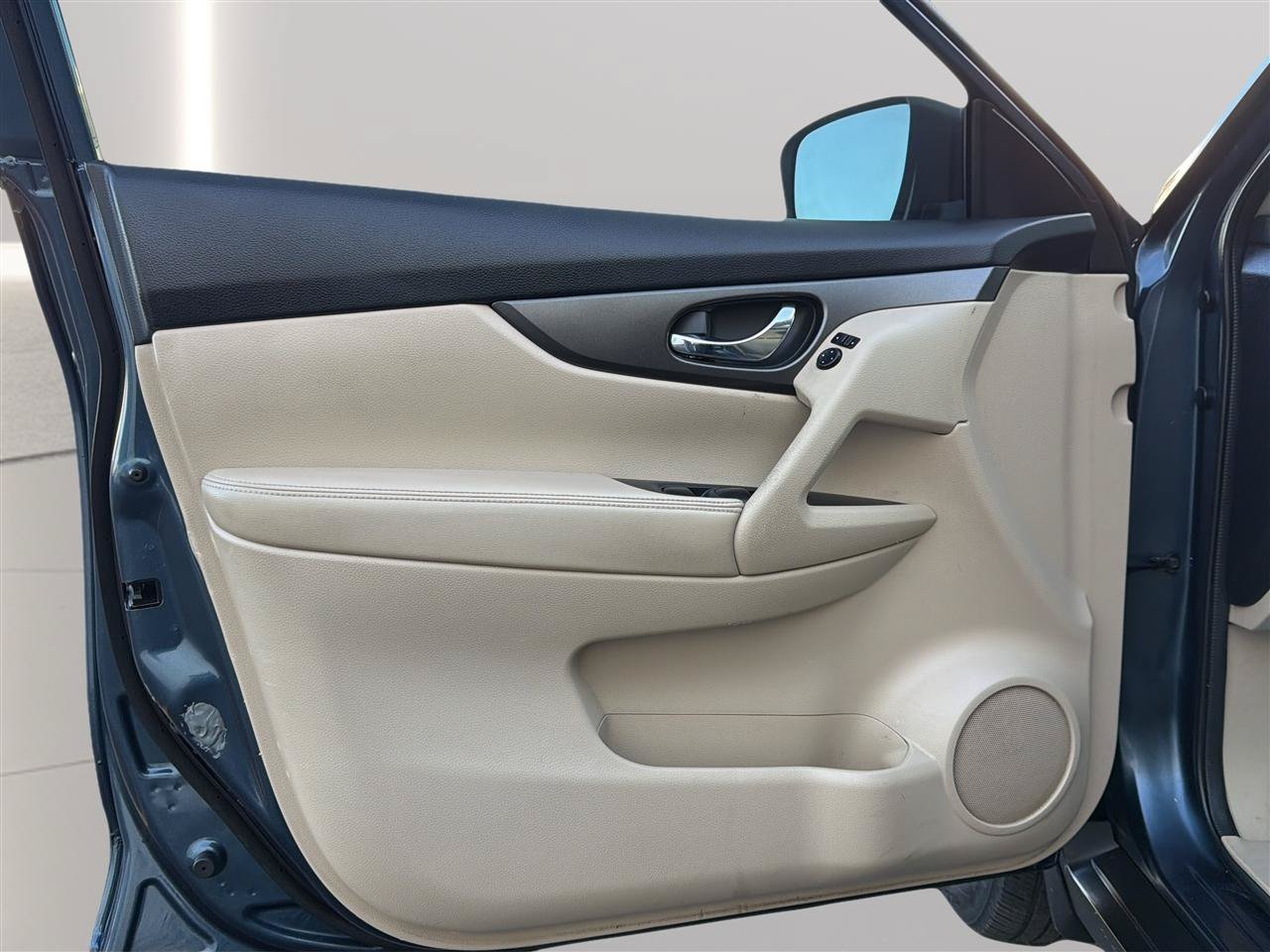 Used 2014 Nissan Rogue SV w/ SV Moonroof Package AWD/4WD image 15