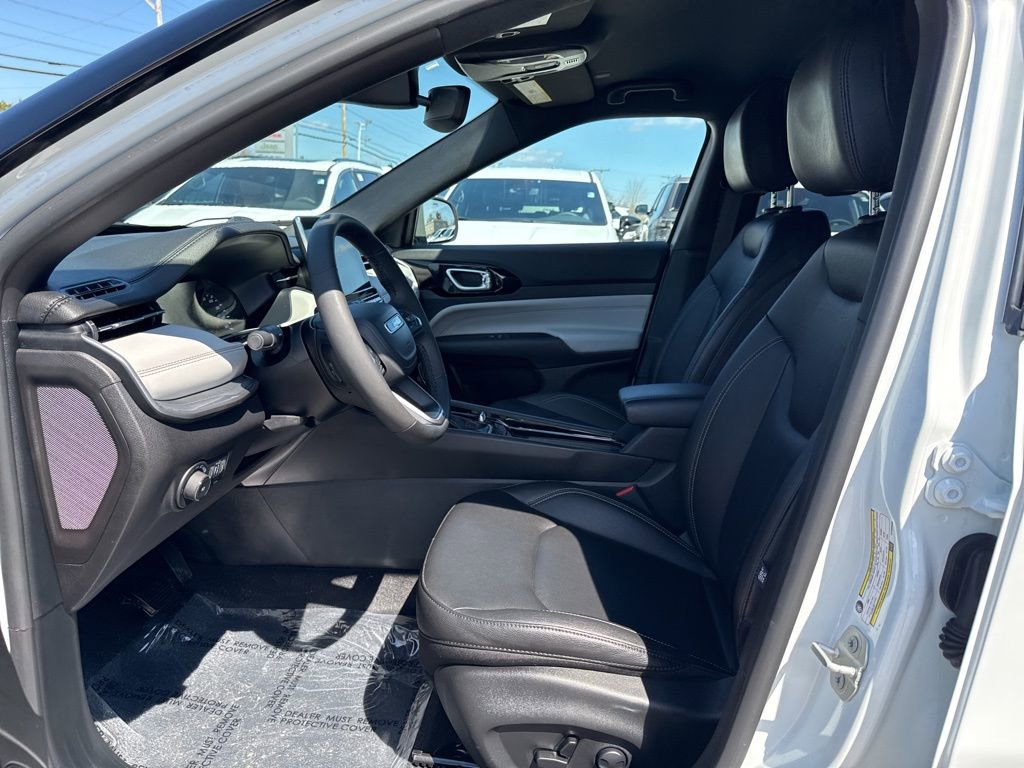 Certified 2025 Jeep Compass Limited image 16