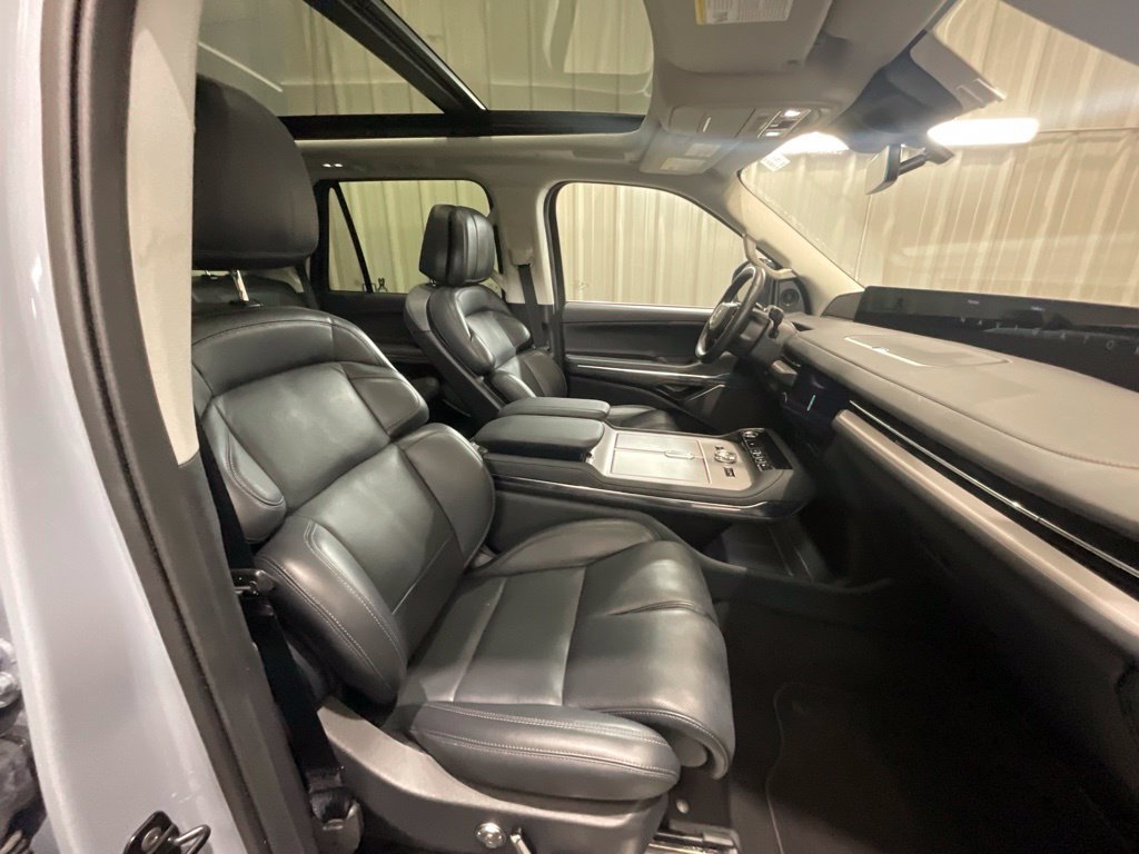 Used 2025 Lincoln Navigator Reserve AWD/4WD image 15