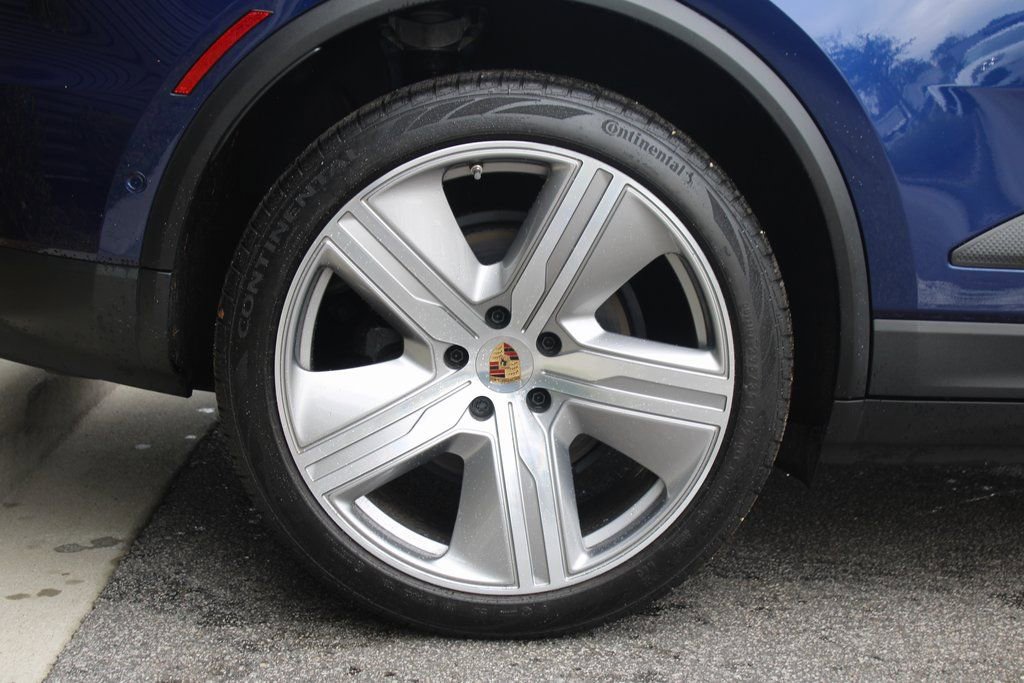 Certified 2024 Porsche Macan 4 Electric image 16