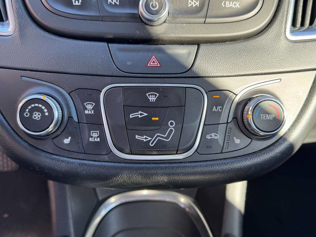 Used 2017 Chevrolet Malibu LT w/ Leather Package image 18