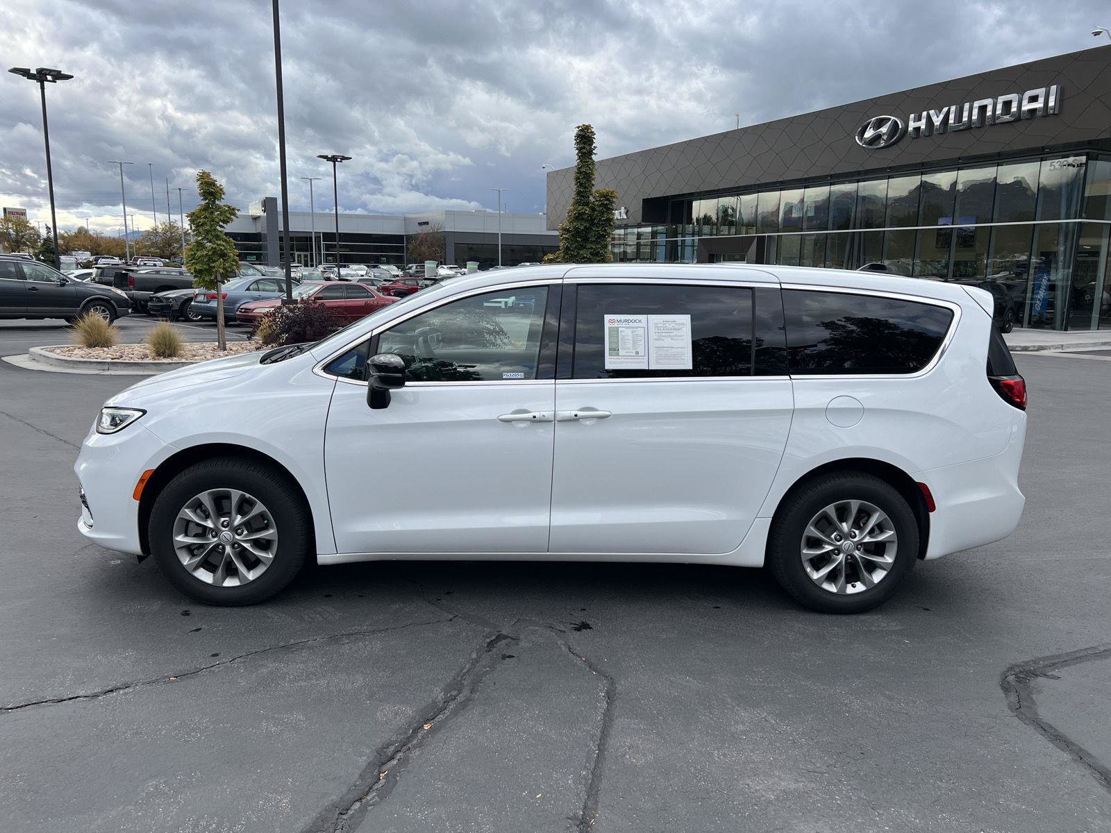 Used 2026 Chrysler Pacifica Limited AWD/4WD image 22