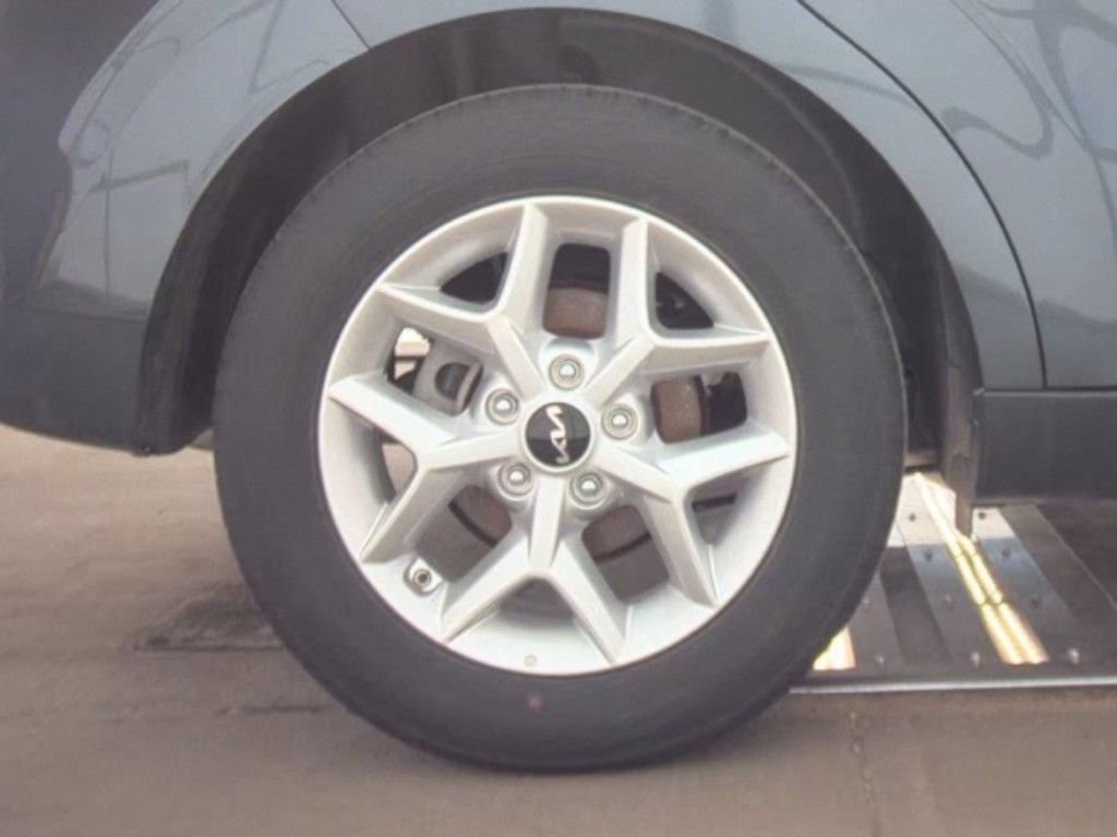 Used 2025 Kia Soul LX FWD image 22