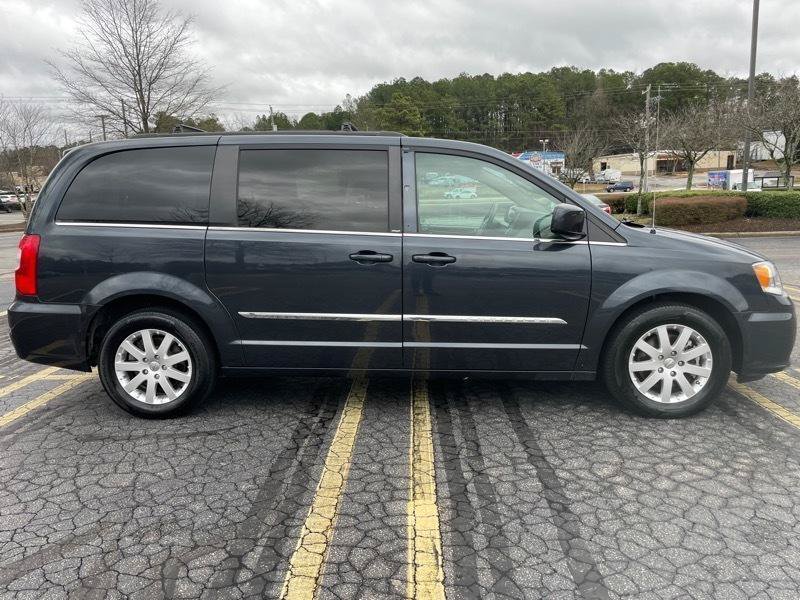 Used 2014 Chrysler Town & Country Touring FWD image 6