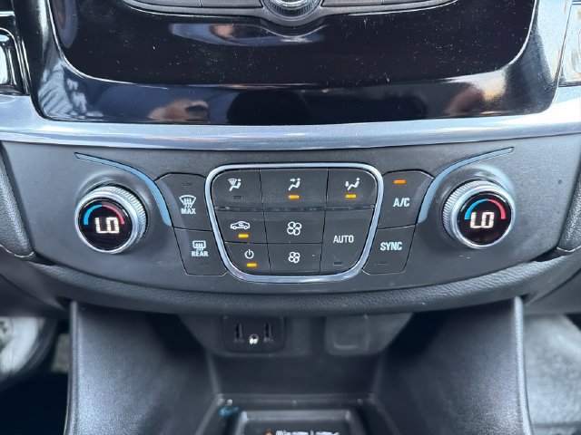 Used 2022 Chevrolet Traverse LT FWD image 14