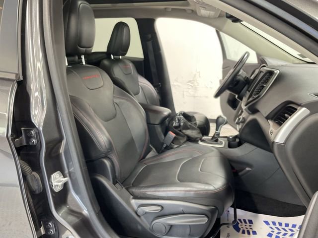 Used 2015 Jeep Cherokee Trailhawk w/ Comfort/Convenience Group image 27