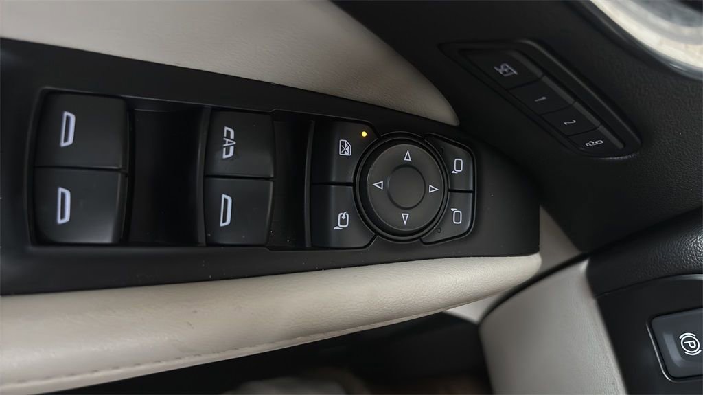 Used 2023 Buick Enclave Avenir image 16