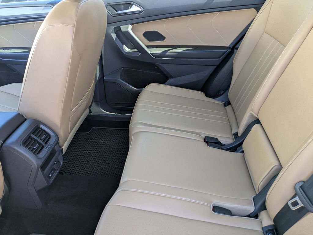 Used 2022 Volkswagen Tiguan SE AWD/4WD image 30