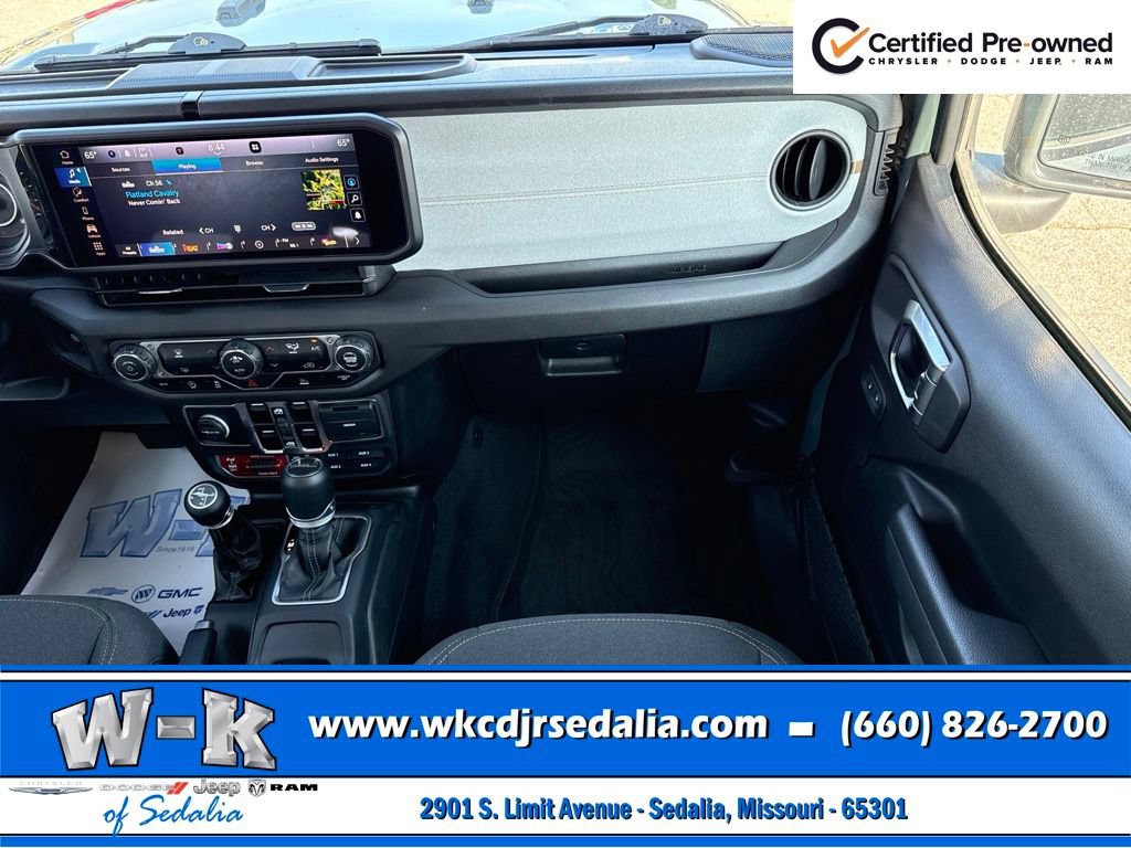 Certified 2025 Jeep Gladiator Sport AWD/4WD image 35