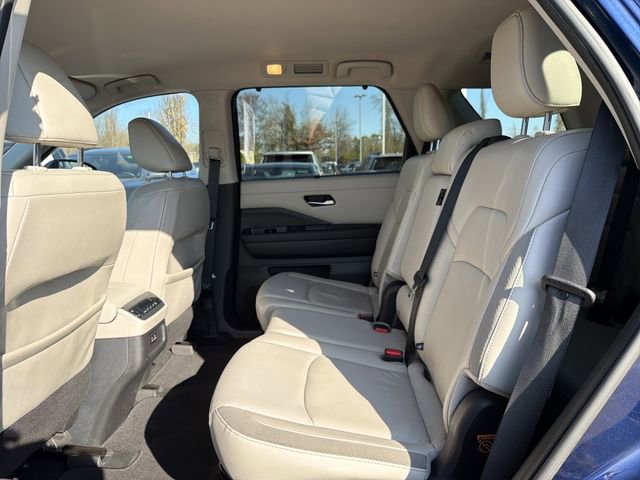 Used 2022 Nissan Pathfinder SL image 17