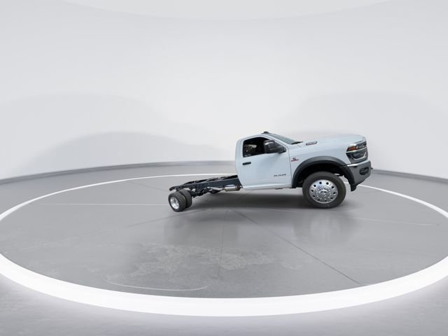 New 2025 RAM 5500 4x4 Regular Cab image 2