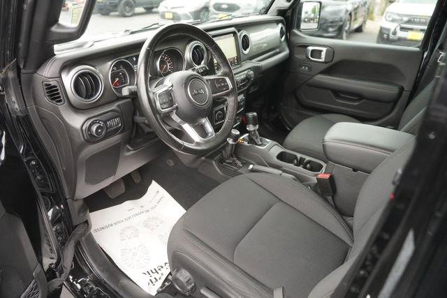 Used 2022 Jeep Wrangler Unlimited Sahara w/ Cold Weather Group image 8