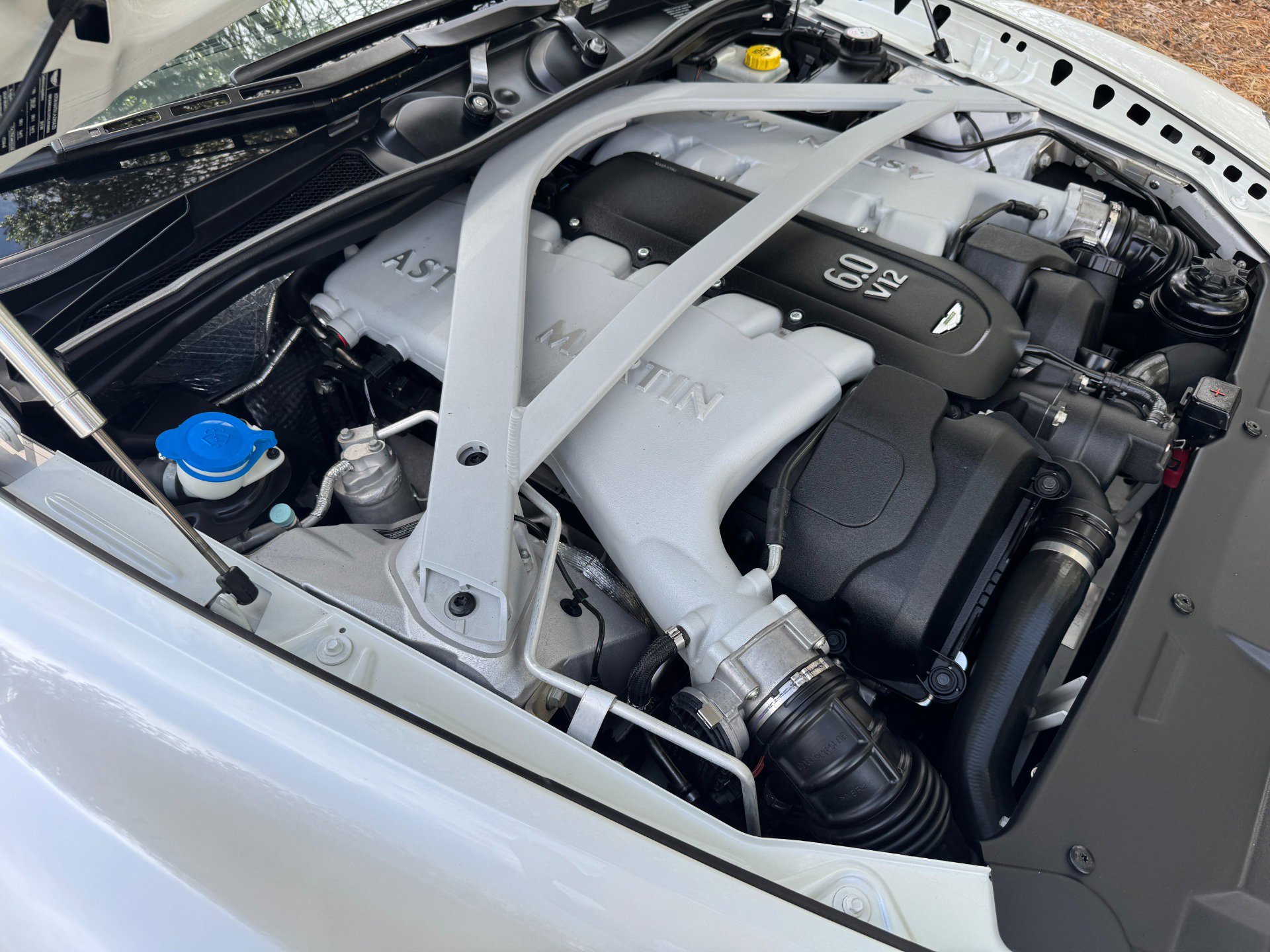 Used 2015 Aston Martin DB9 Coupe image 58