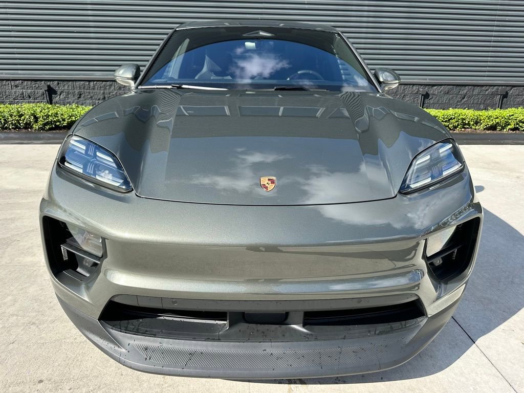 Used 2025 Porsche Macan 4 Electric image 8