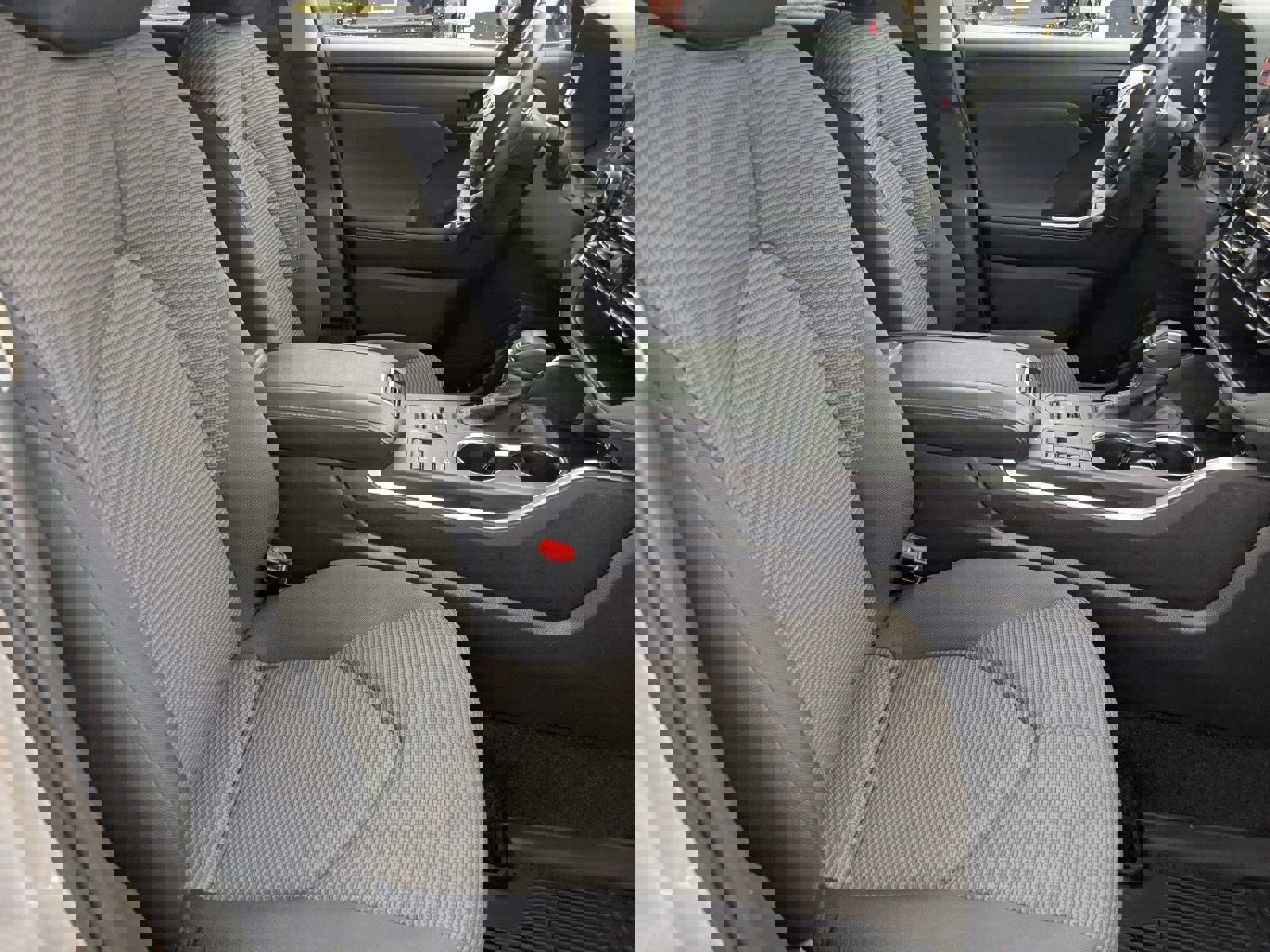 Used 2024 Toyota Highlander LE image 24