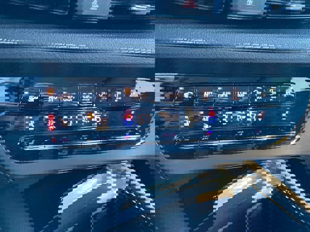 Used 2023 Buick Envision Essence image 23