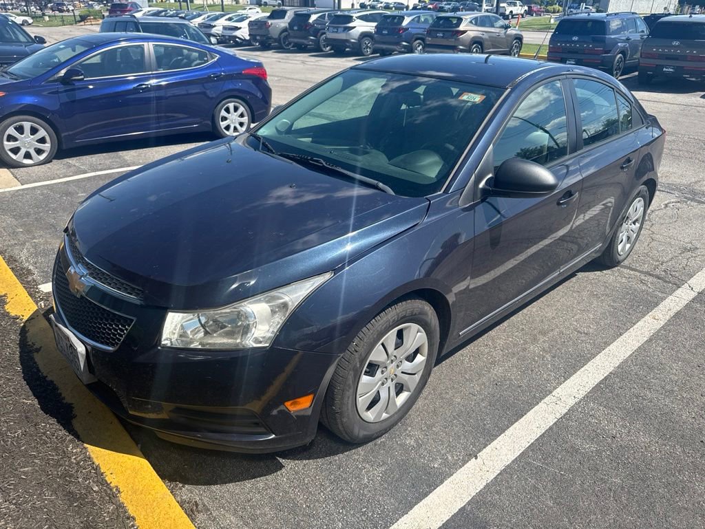 Used 2014 Chevrolet Cruze LS FWD image 1