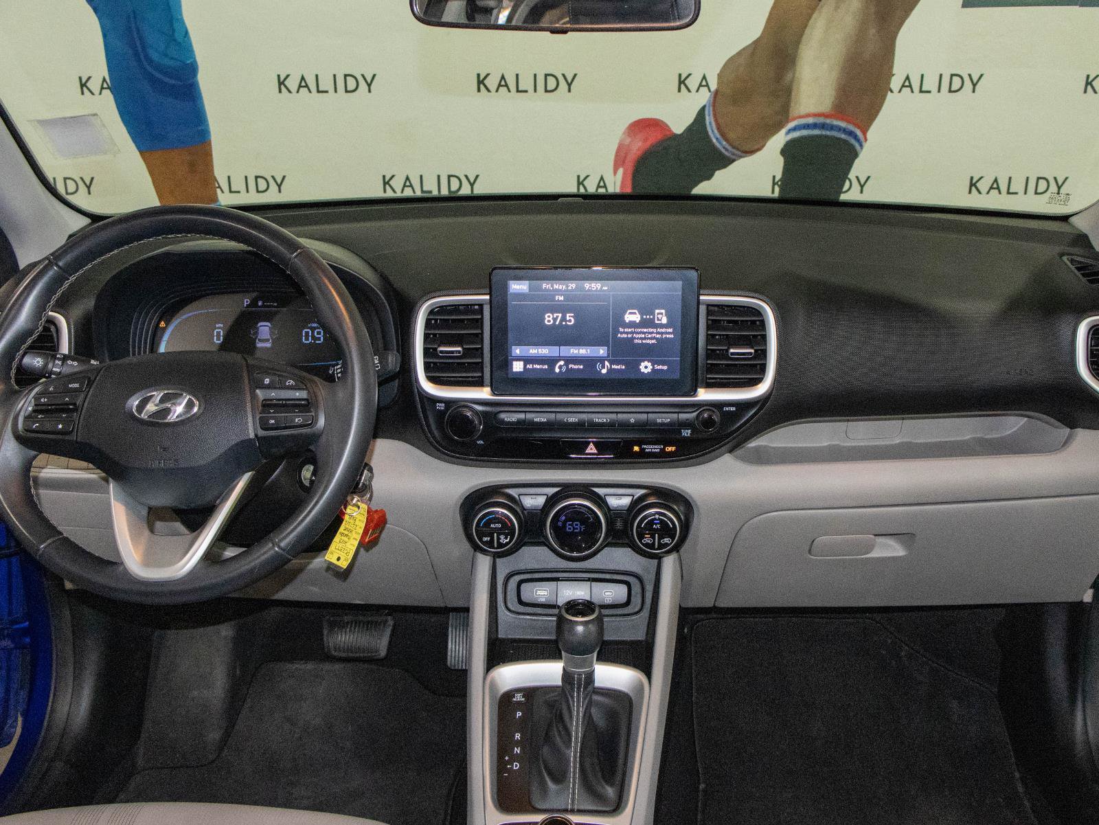 Used 2023 Hyundai Venue SEL FWD image 3