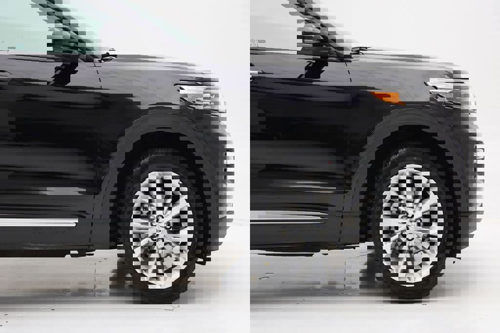 Used 2022 Ford Explorer Platinum w/ Equipment Group 601A image 3