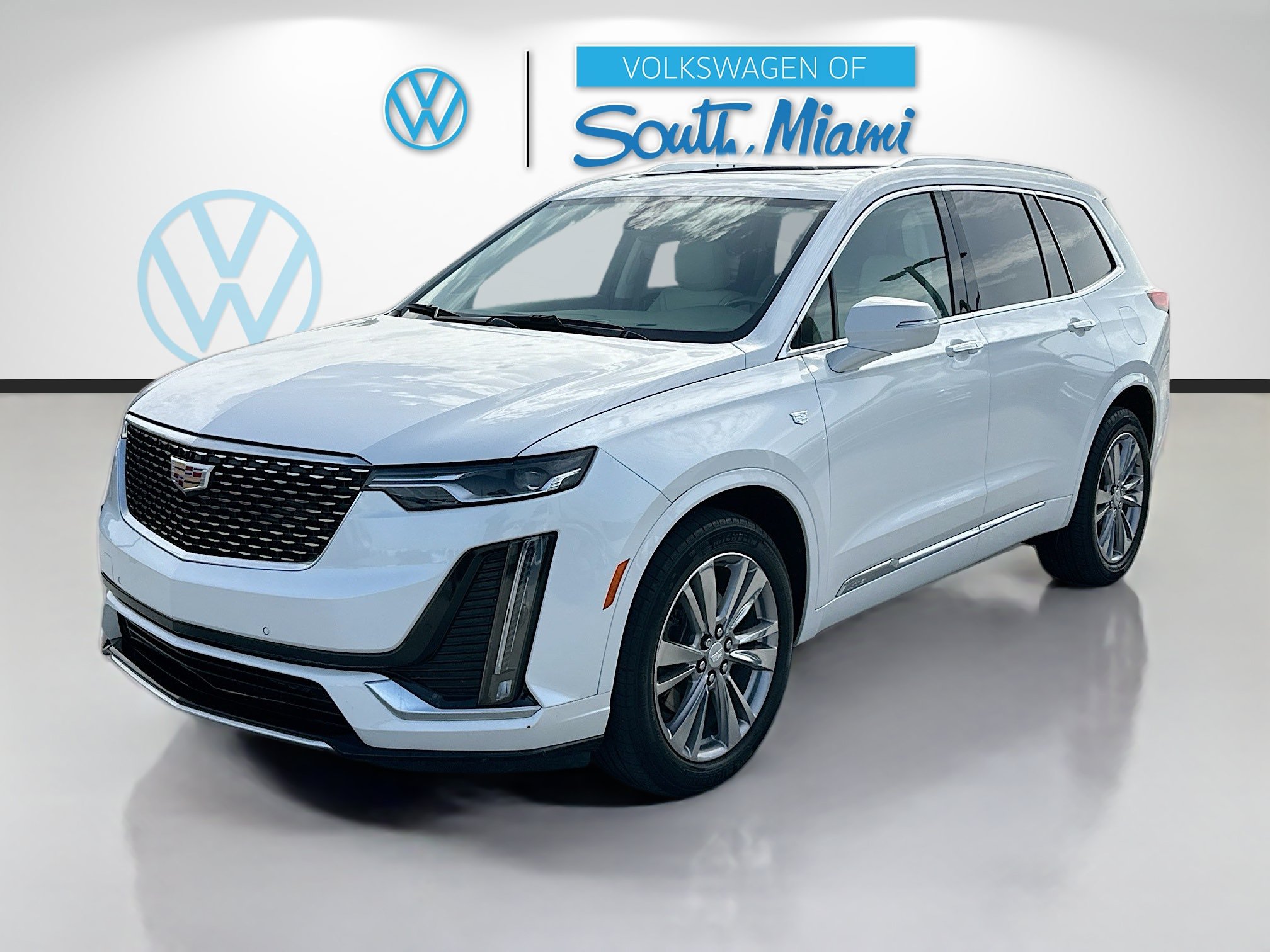 Used 2023 Cadillac XT6 Premium Luxury FWD image 3