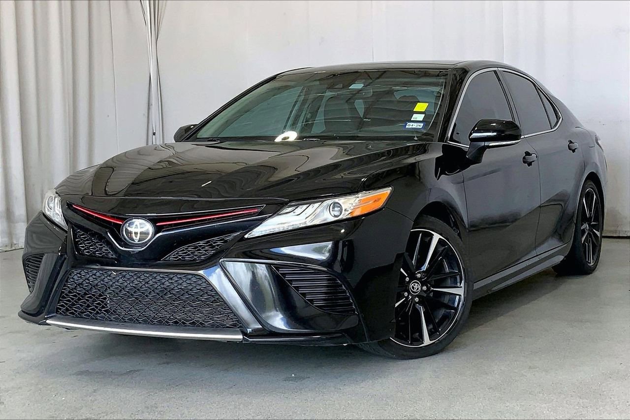 Used 2020 Toyota Camry XSE image 2