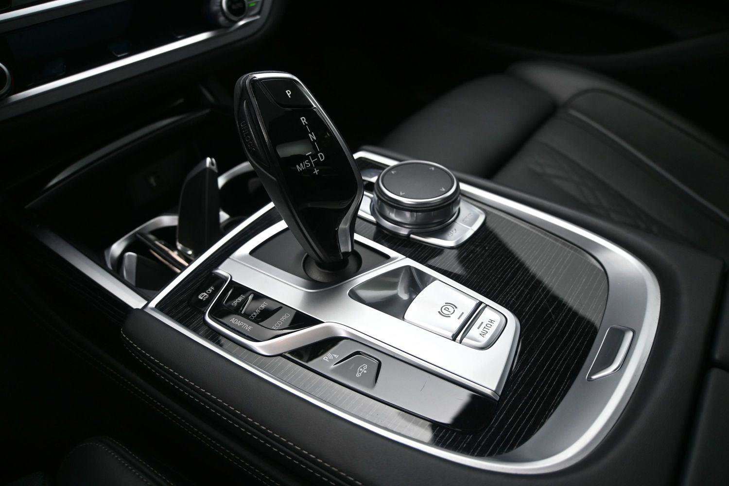 Used 2019 BMW 750i xDrive w/ M Sport Package AWD/4WD image 4
