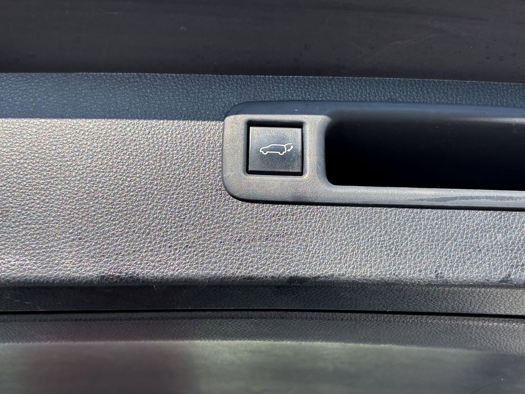 Used 2022 Toyota Highlander XLE AWD/4WD image 48