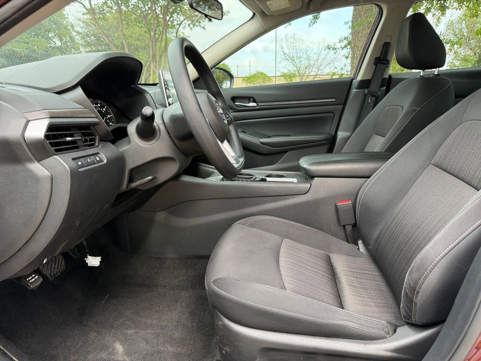 Used 2025 Nissan Altima 2.5 SV image 27