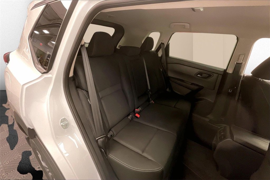 Certified 2025 Nissan Rogue S image 18