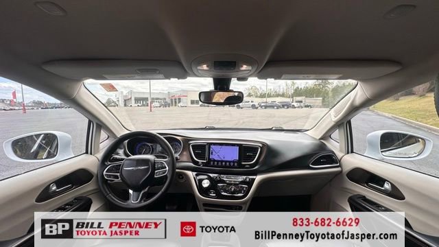 Used 2017 Chrysler Pacifica Touring-L w/ Tire & Wheel Group image 10