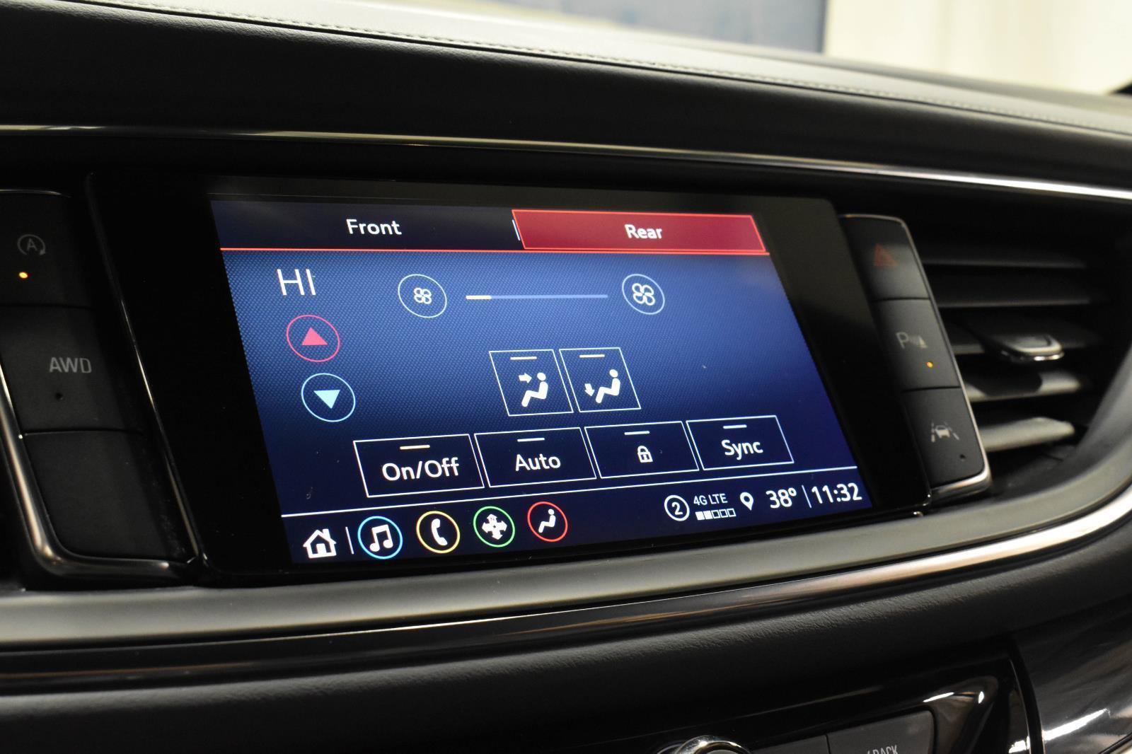 Used 2023 Buick Enclave Essence image 29