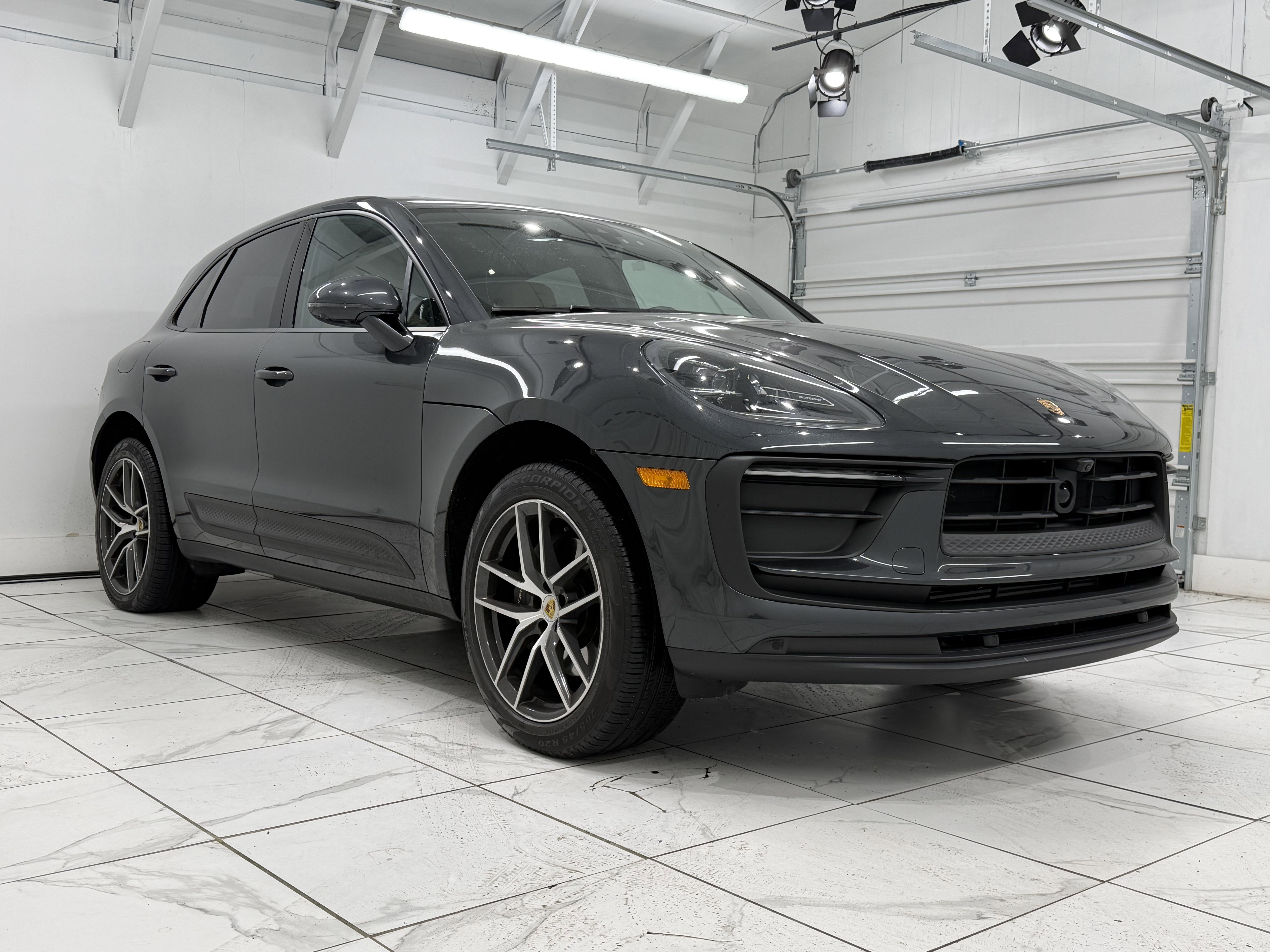 Certified 2025 Porsche Macan image 10