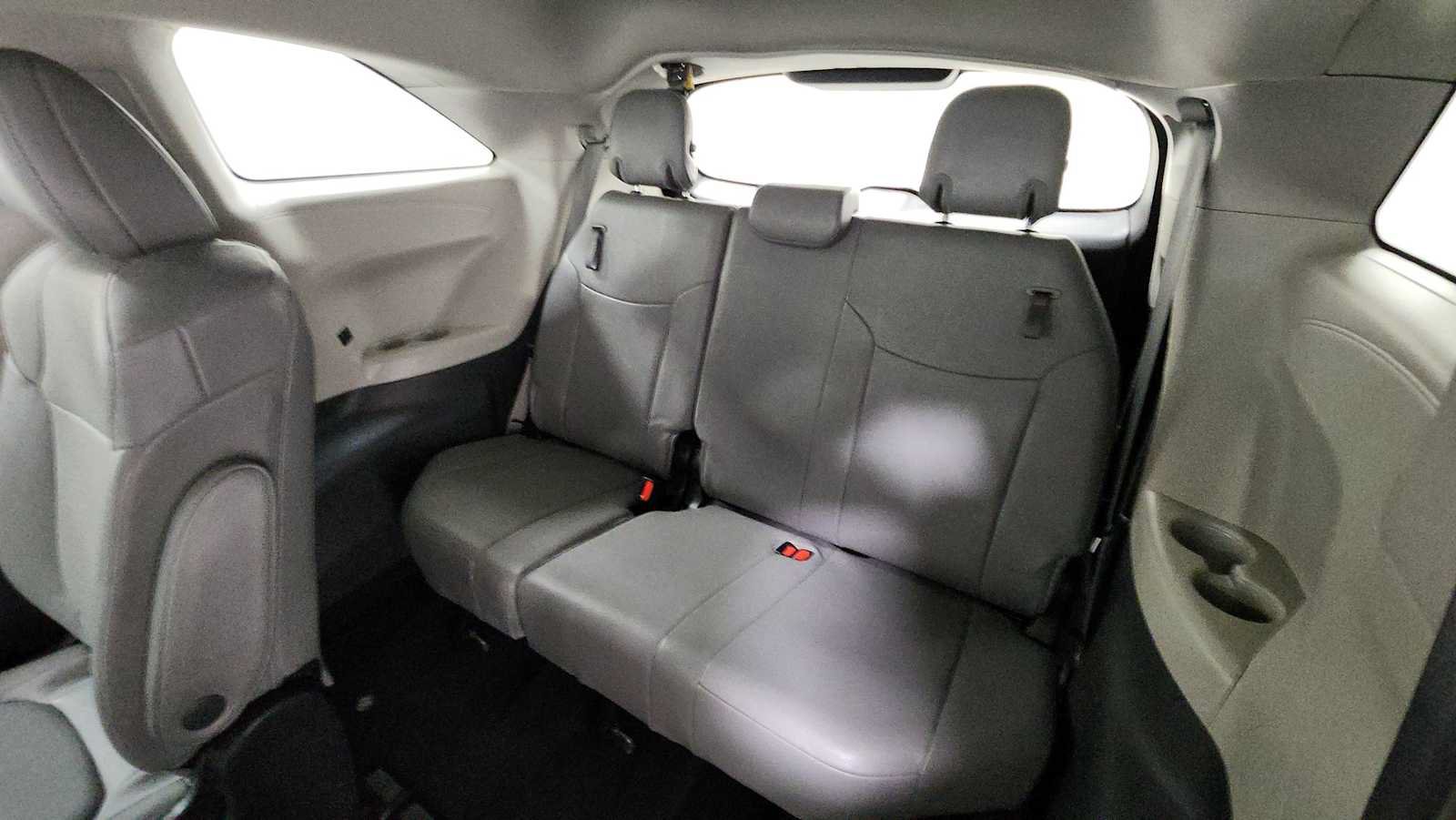 Certified 2024 Toyota Sienna XLE FWD image 26
