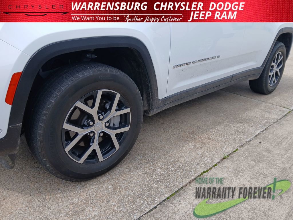 Used 2024 Jeep Grand Cherokee Limited w/ Luxury Tech Group II image 13