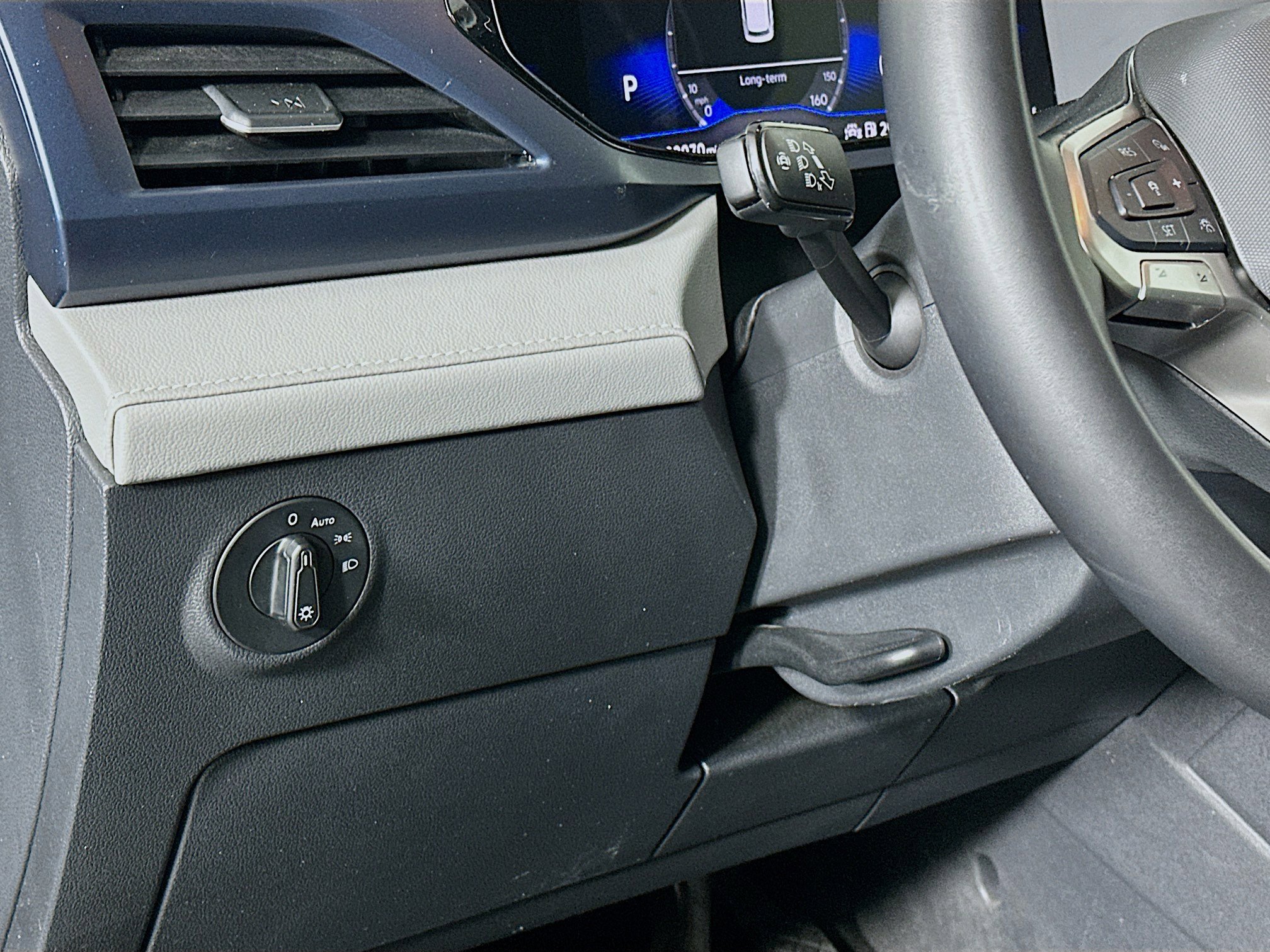 Used 2024 Volkswagen Taos SE image 17