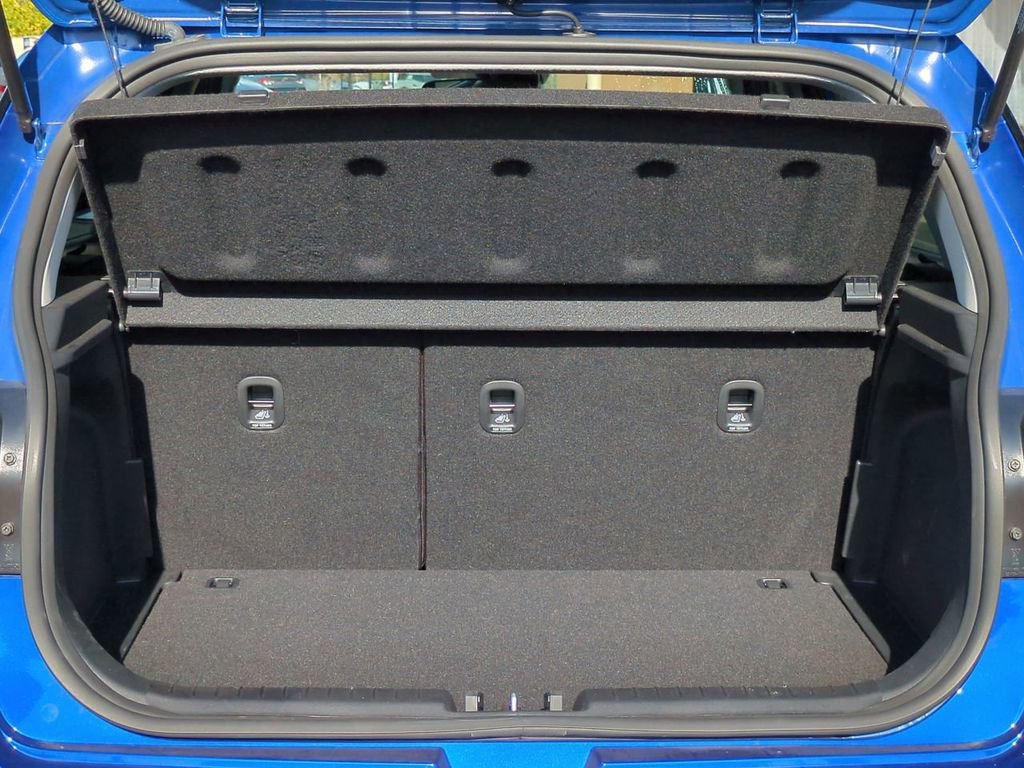 Certified 2025 Hyundai Venue SEL image 12