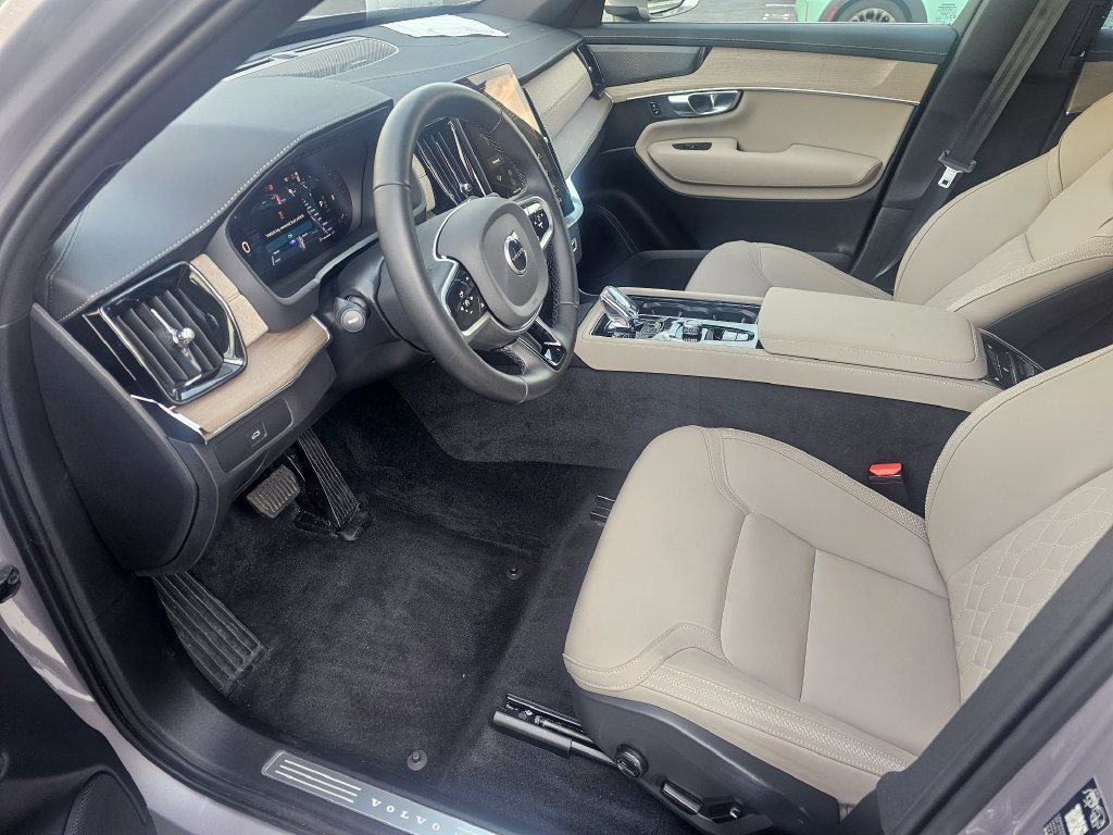 Certified 2026 Volvo XC90 B6 Plus w/ Protection Package Premier AWD/4WD image 44