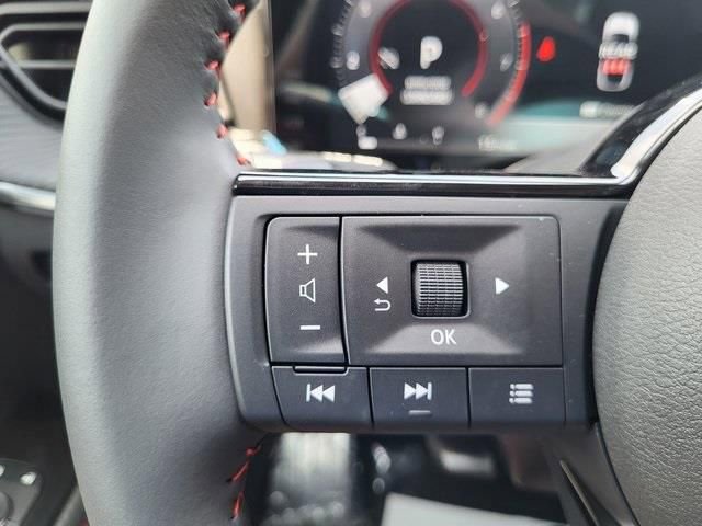New 2025 Nissan Kicks SR FWD image 19