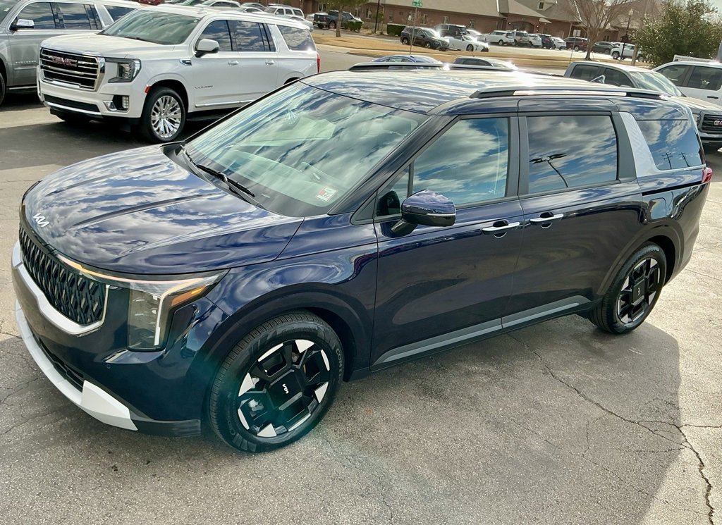 Used 2025 Kia Carnival EX image 5